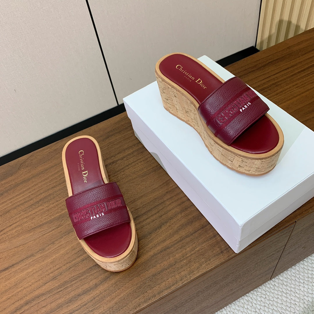 DIOR 25S DWAY WEDGE SLIDE 90 MM IN DARK RED CALFSKIN