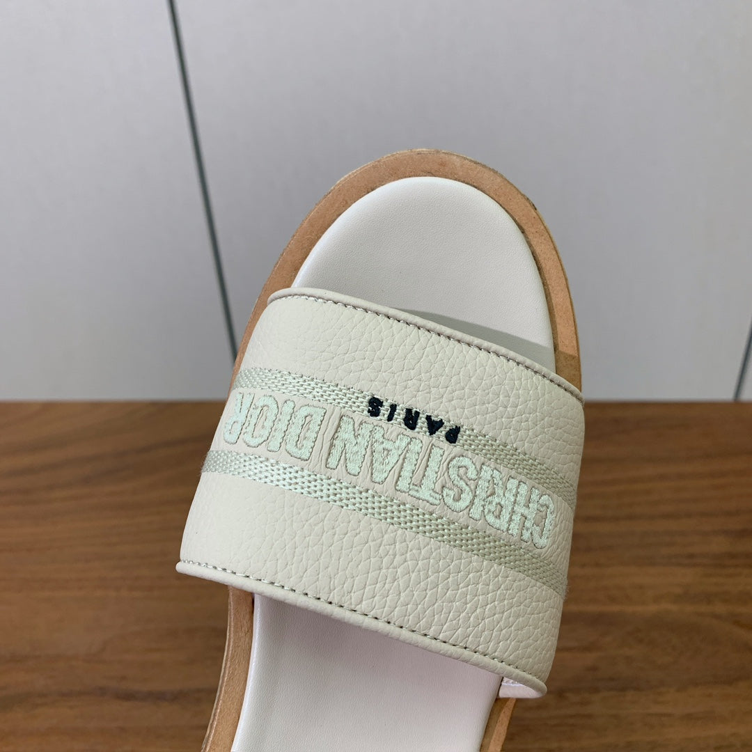 DIOR 25S DWAY WEDGE SLIDE 90 MM IN CREAM WHITE CALFSKIN