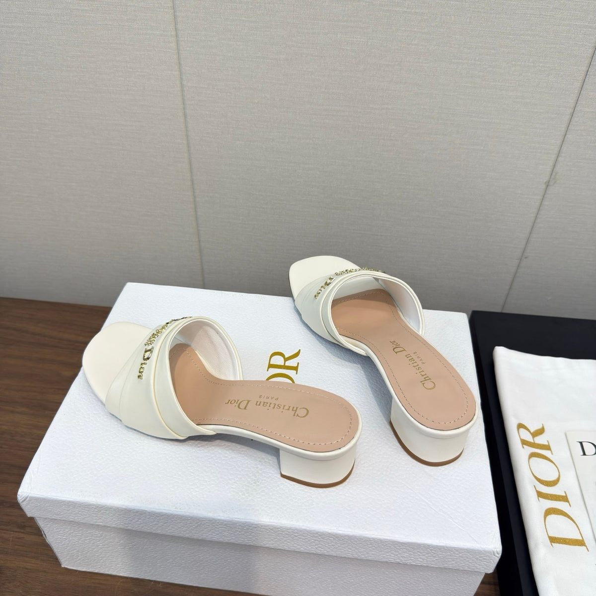 DIOR HIGH HEEL 25S 45 MM IN WHITE LAMBSKIN WITH GOLD HARDWARE