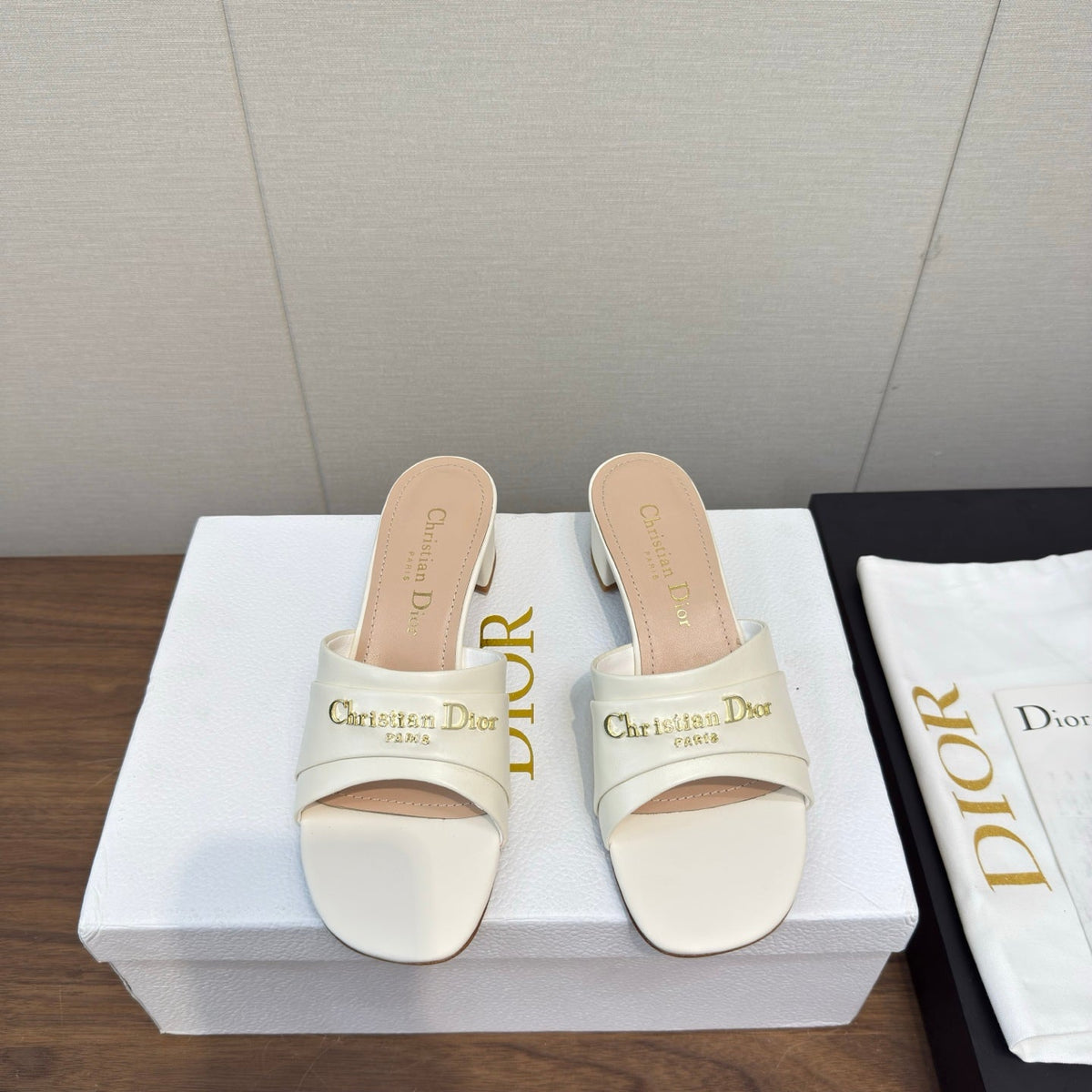 DIOR HIGH HEEL 25S 45 MM IN WHITE LAMBSKIN WITH GOLD HARDWARE