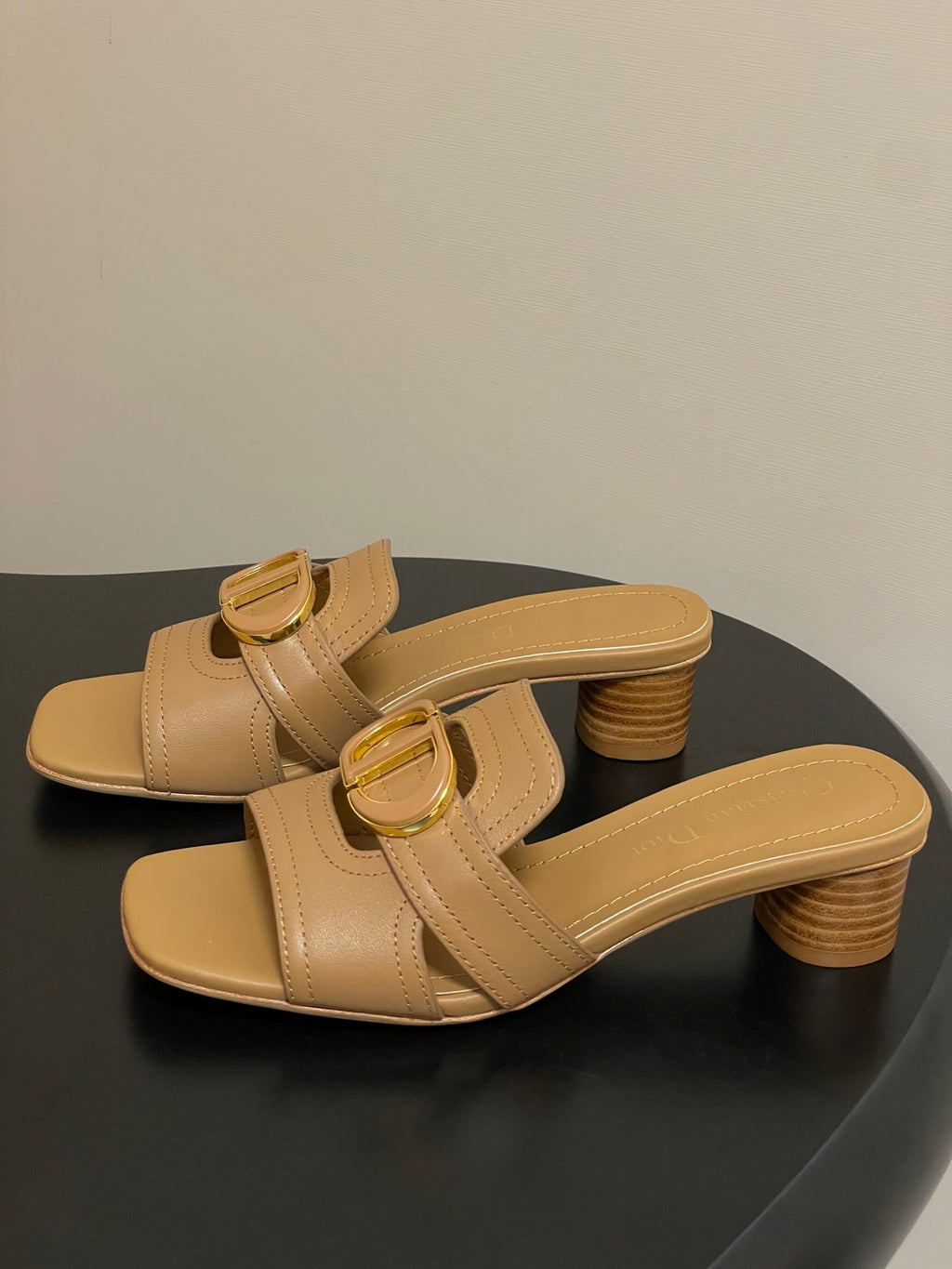 DIOR HIGH HEEL CLASSIC MONTAIGNE 40 MM 25S IN LIGHT BROWN LAMBSKIN WITH CD LOGO