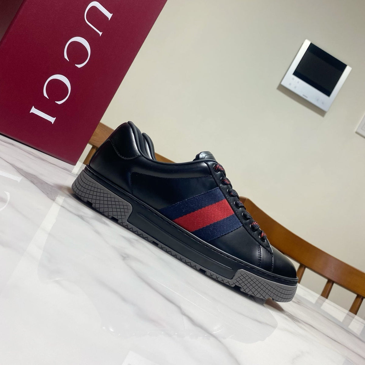 GUCCI 26S SNEAKER IN BLACK CALFSKIN