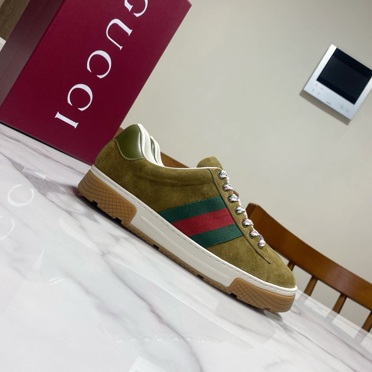 GUCCI 26S SNEAKER IN OLIVE BROWN SUEDE